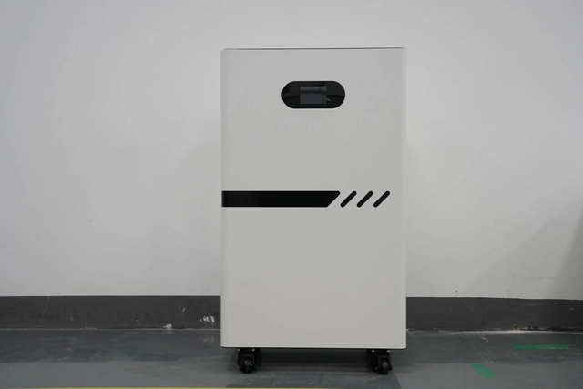 5.12kWh Modular Stackable Hybrid Solar Inverter with 5000W Pure Sine Wave and 90% Depth of Discharge for Home Energy Storage System